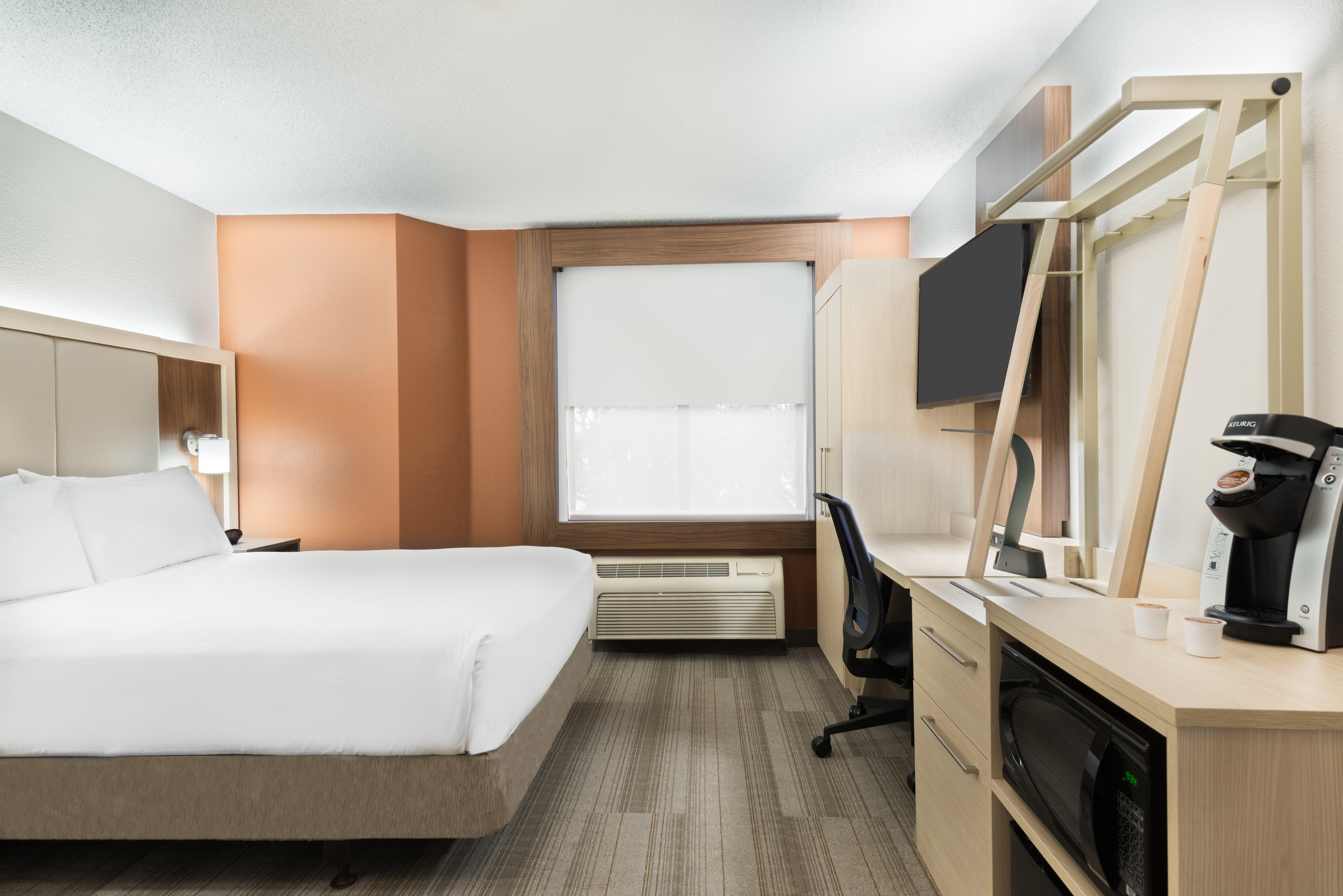 Holiday Express & - Nearest Universal By Ihg Hotel