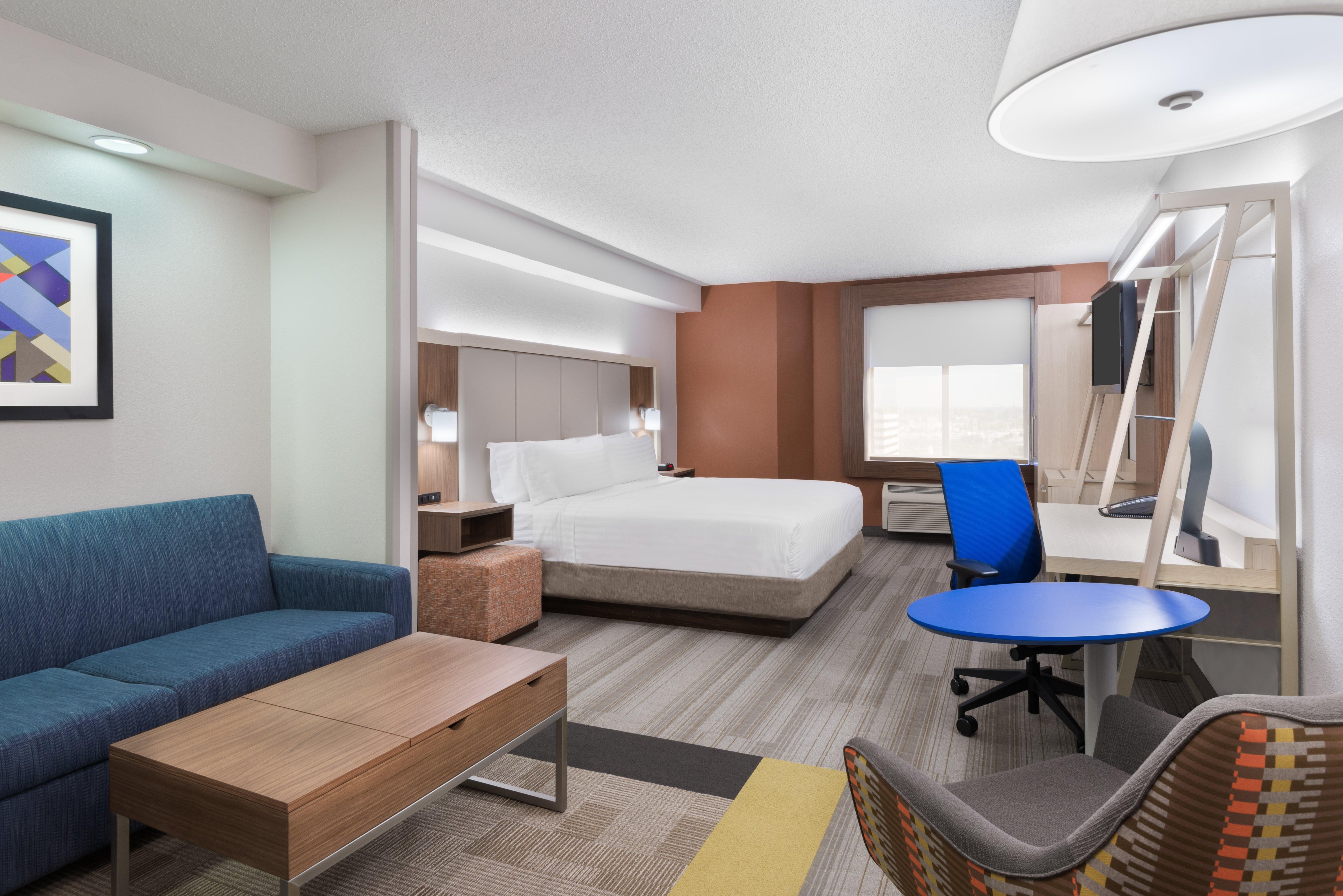 Hotel Holiday Express & - Nearest Universal By Ihg