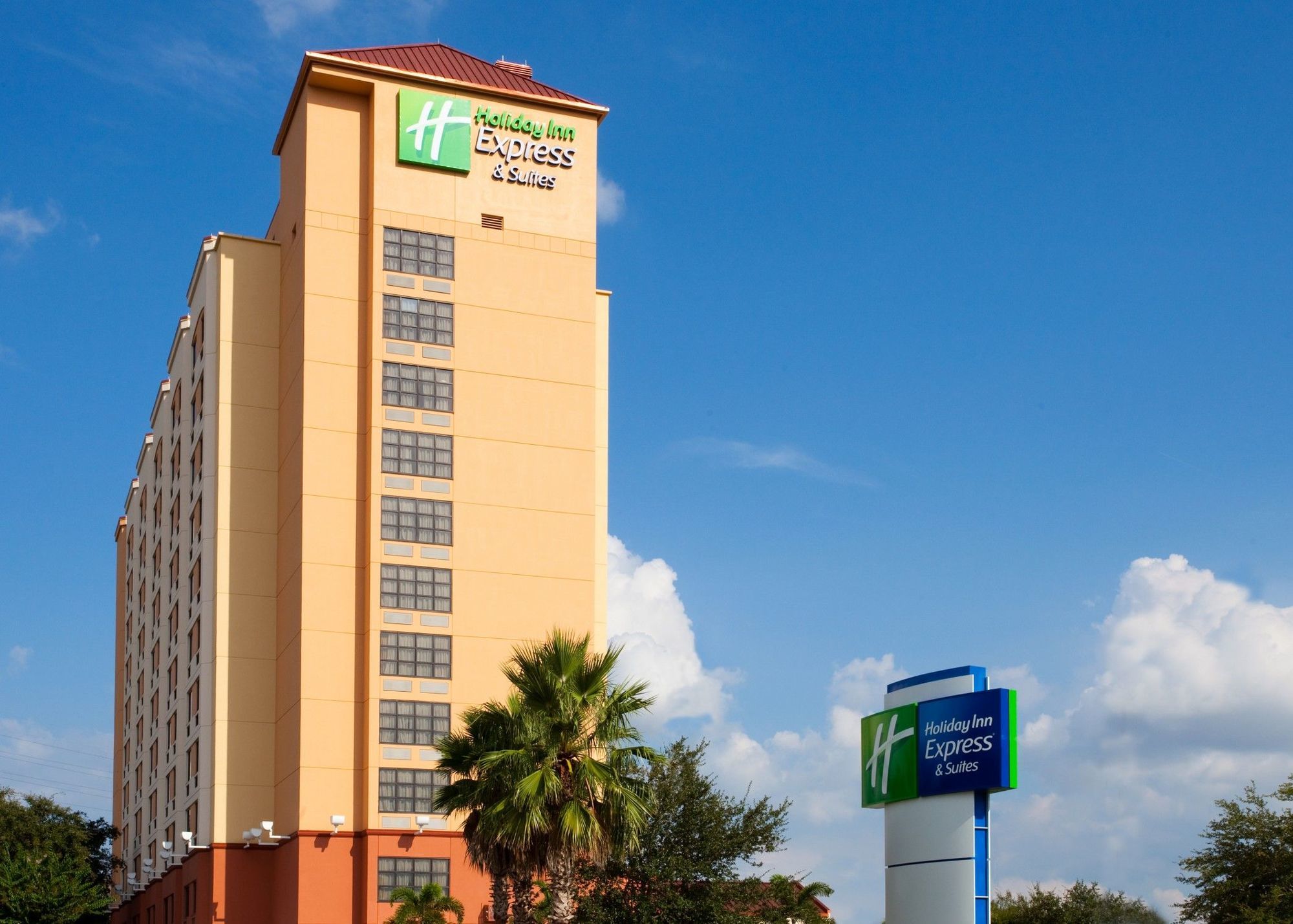 Holiday Express & - Nearest Universal By Ihg 3*